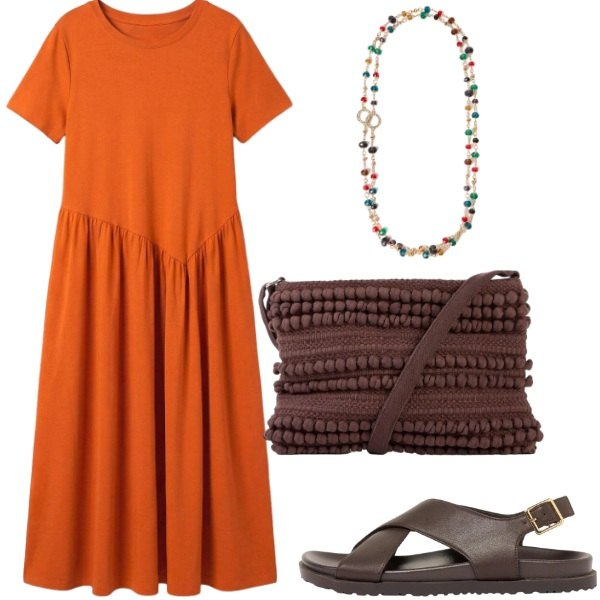 Outfit donna - Maxi abito. Stile Boho per Tutti i giorni. Abbinamento con borse a tracolla, sandali, vestiti, collane.
