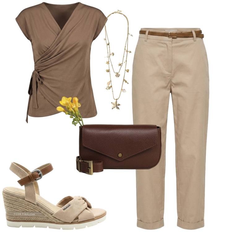 Outfit donna - City. Stile Casual chic per Tutti i giorni. Abbinamento con sandali col tacco, collane, t-shirt, pantaloni chino, borse a tracolla.