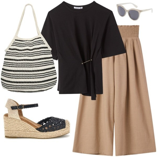 Outfit donna - passeggiata. Stile Casual chic per Tutti i giorni. Abbinamento con occhiali da sole, t-shirt, shopping bag, pantaloni culotte, zeppe.
