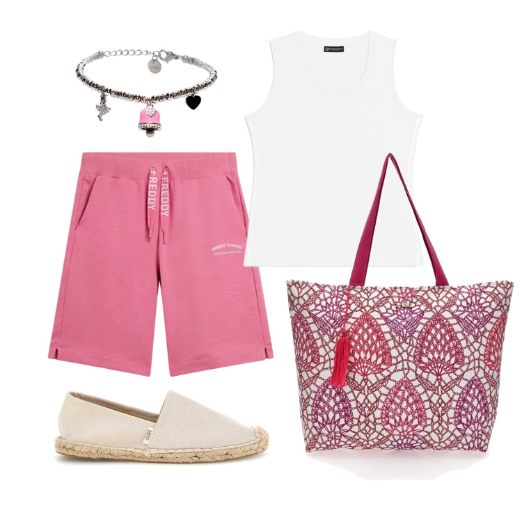 Outfit donna - Luglio. Stile Sporty chic per Tutti i giorni. Abbinamento con pantaloni corti, braccialetti, canottiere, espadrillas, shopping bag.