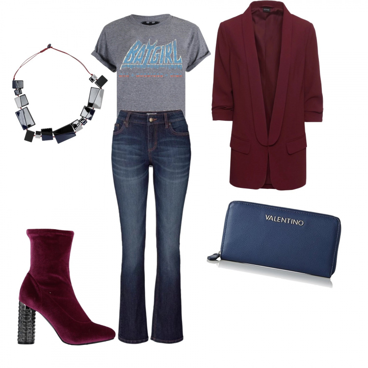 Outfit donna - Batgirl. Stile Urban Abbinamento con jeans bootcut, blazer, stivaletti, collana con bottoni, t-shirt con stampa e scollo a maniche corte, portafoglio blu.