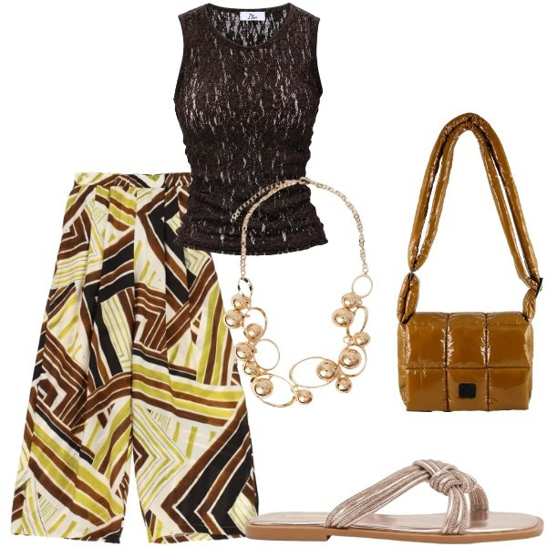 Outfit donna - Serata tra amici. Stile Casual chic per Serata fuori. Abbinamento con top, collane, borse a spalla, pantaloni a palazzo, sandali.