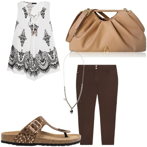 Outfit donna - casual. Abbinamento con infradito, clutch, ciondoli, canottiere, pantaloni skinny.