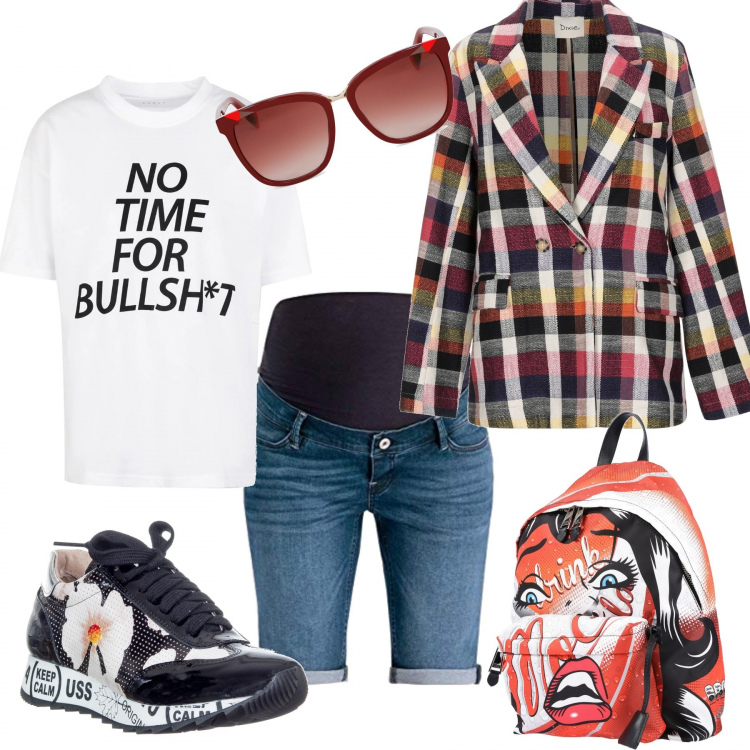 Outfit donna - Trap new generation. Stile Urban per Tutti i giorni. look ideale per Premaman. Abbinamento con giacca doppiopetto tweed collo con revers a maniche lunghe interno sfoderato con tasche, borsa, t-shirt in cotone, sneakers con stampa traforato con punta tonda bianco e nero, shorts in denim, occhiali da sole.