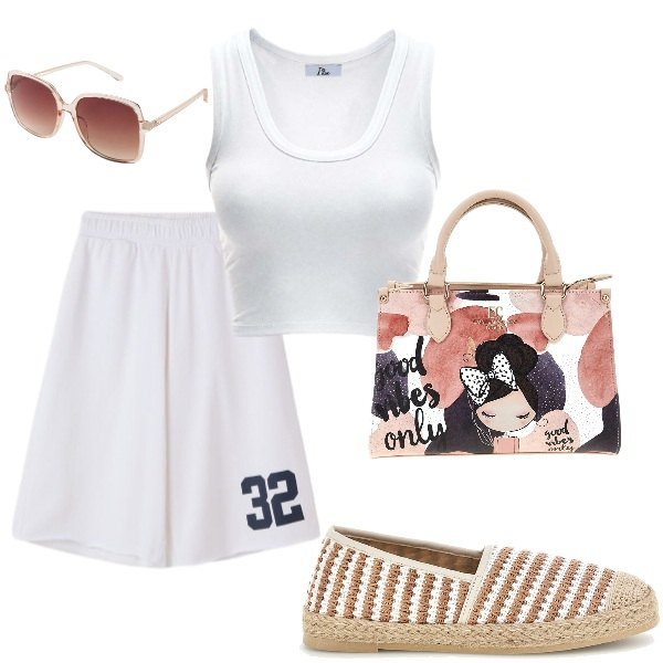 Outfit donna - E siamo in Agosto....... Stile Casual per Tutti i giorni. Abbinamento con occhiali da sole, bermuda, canottiere, borse a mano, espadrillas.