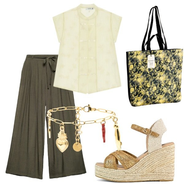 Outfit donna - Estate. Stile Casual per Tutti i giorni. Abbinamento con pantaloni, camicie a manica corta, borse tote, braccialetti, zeppe.