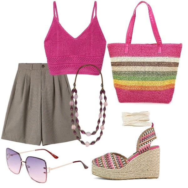 Outfit donna - E siamo in Agosto....... Stile Casual per Tutti i giorni. Abbinamento con occhiali da sole, top, bermuda, collane, zeppe, shopping bag.