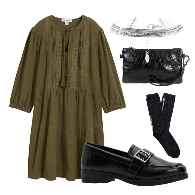 Outfit donna - Agosto. Stile Trendy per Tutti i giorni. Abbinamento con mocassini, vestiti, calzini, braccialetti, pochette.