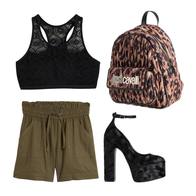 Outfit donna - Agosto. Stile Sporty chic per Serata fuori. Abbinamento con zaini, décolleté, top, shorts.