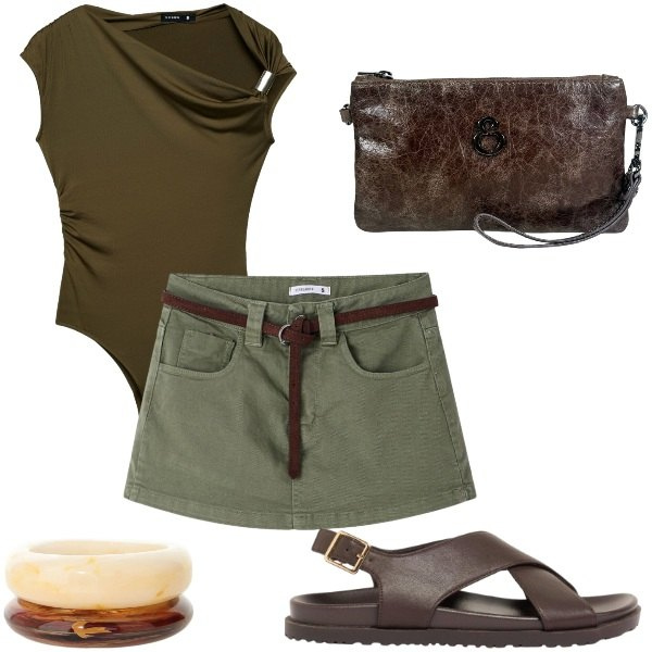 Outfit donna - Serata tra amici. Stile Casual per Serata fuori. Abbinamento con sandali in pelle, braccialetti, top, minigonne, pochette.