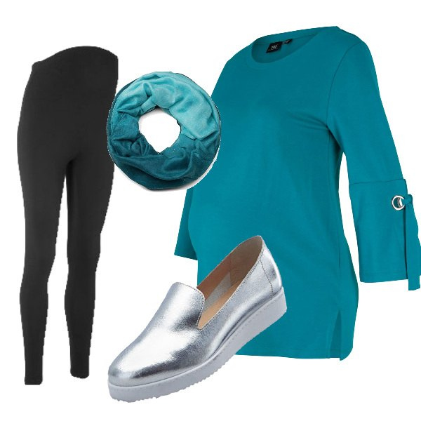 Outfit donna - In attesa. Stile Basic per Tutti i giorni. Abbinamento con leggings, felpa premaman con scollo in pile, mocassini con plateau suola leggera effetto metallizzato argento, sciarpa.
