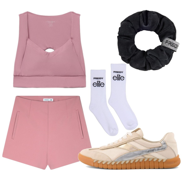 Outfit donna - Keep moving. Stile Basic per Sport. Abbinamento con shorts, top sportivi, calzini, accessori per capelli, sneakers.