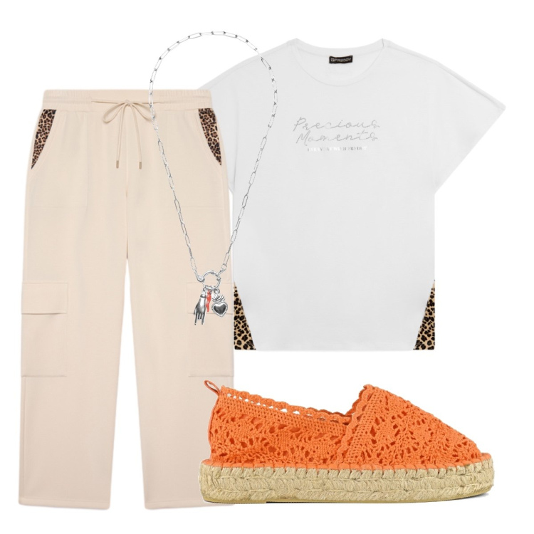 Outfit donna - Oggi mi vesto cosi. Stile Sporty chic per Tutti i giorni. Abbinamento con ciondoli, t-shirt, pantaloni cargo, espadrillas.
