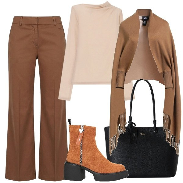 Outfit donna - Coprispalle con frange. Stile Casual chic per Tutti i giorni. Abbinamento con cappe, stivaletti, pantaloni, shopping bag, t-shirt.