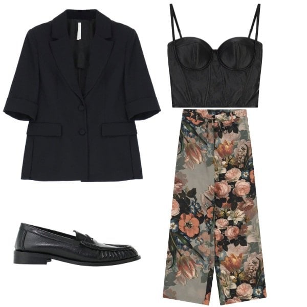 Outfit donna - Un comodo fiorito. Stile Casual chic per Tutti i giorni. Abbinamento con mocassini, top, pantaloni a palazzo, blazer.