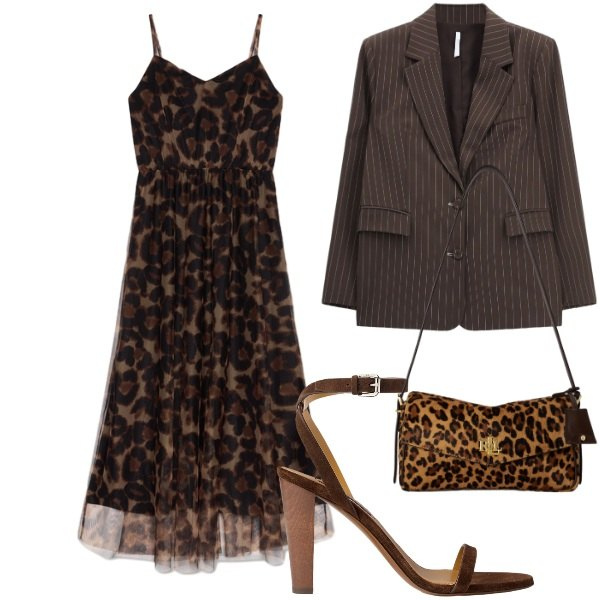 Outfit donna - Dress code brown. Stile Glamour per Serata fuori. Abbinamento con blazer, vestiti lunghi, sandali col tacco, borse a spalla.