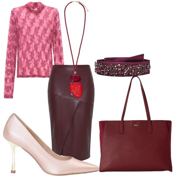 Outfit donna - Bordeaux e rosa. Stile Chic per Tutti i giorni. Abbinamento con shopping bag, t-shirt, ciondoli, gonne longuette, cinture, décolleté.