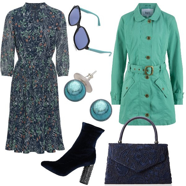 Outfit donna - Blue e verde. Stile Bon Ton per Ufficio. Abbinamento con stivaletti con tacco geometrico e punta tonda in ciniglia tinta unita, pantaloni, trench, orecchini in argento 925, occhiali da sole blu, shopping bag taglia unica navy e blu.