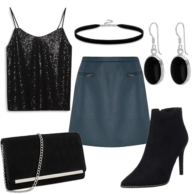 Outfit donna - Serata fuori. Stile Sexy per Serata fuori. Abbinamento con gonna mini con zip in ecopelle aderente blu, stivaletti nero, vestaglia nero, pochette nero, ciondoli, orecchini.