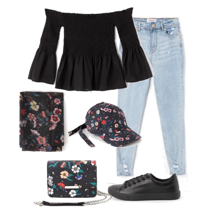 Outfit donna - Fiori. Stile Basic per Tutti i giorni. Abbinamento con blusa a zampa con scollo tinta unita nero, sciarpa fantasia floreale nero, cappello baseball fantasia floreale nero, jeans skinny crop in denim blu, borsa a tracolla fantasia in ecopelle nero, ballerine e scarpe flat nero.