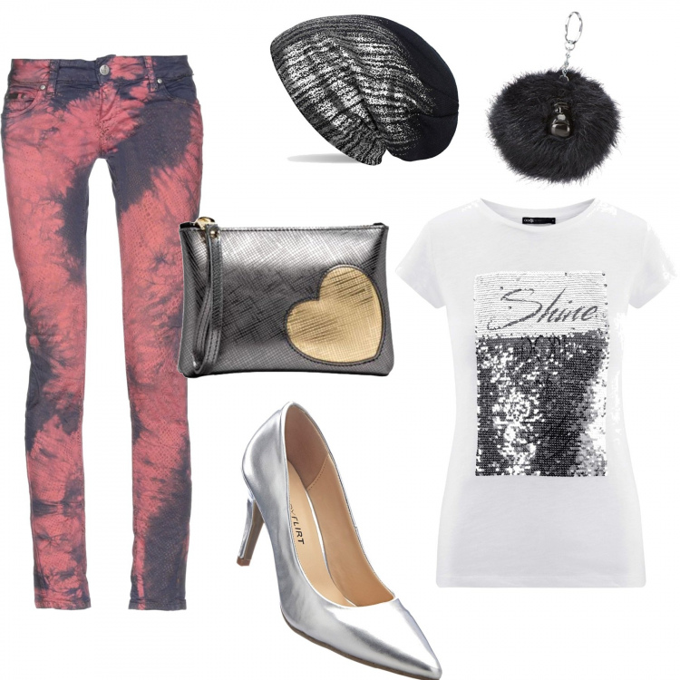 Outfit donna - Graffiato. Stile Urban per Tutti i giorni. Abbinamento con décolleté pumps effetto metallizzato con tacco spillo argento, pantalone a sigaretta fantasia multicolore vita bassa con zip e bottoni, t-shirt con paillettes girocollo a maniche corte aderente bianco, pochette fantasia con zip oro, cuffia beanie, portachiavi.