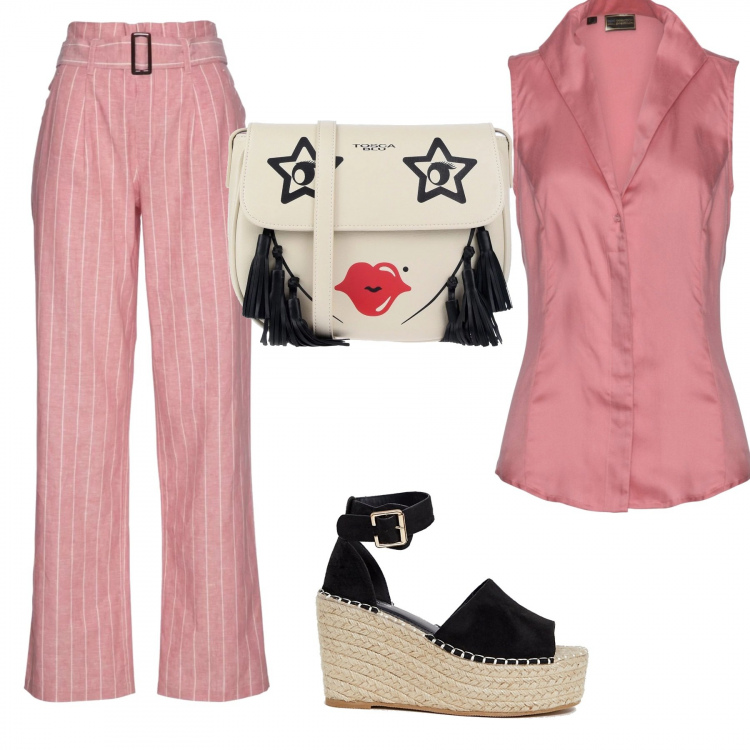 Outfit donna - Trendy #11381. Stile Trendy per Tutti i giorni. Abbinamento con jeans, pantalone con cintura, borsa a tracolla messenger fantasia multicolore taglia media interno sfoderato in pelle sintetica con nappine blu, sandali.