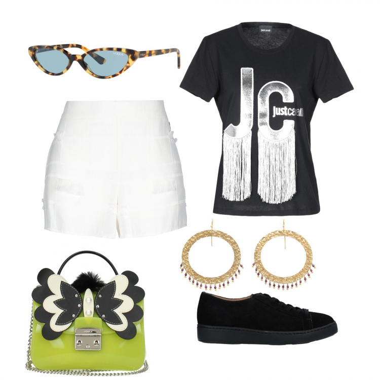 Outfit donna - Giornata briosa. Stile Urban per Tutti i giorni. Abbinamento con t-shirt senza tasche con frange collo tondo a maniche corte in cotone jersey, shorts con frange e zip in cady tinta unita, sneakers tennis, orecchini argento, occhiali da sole, borsa a mano verde.