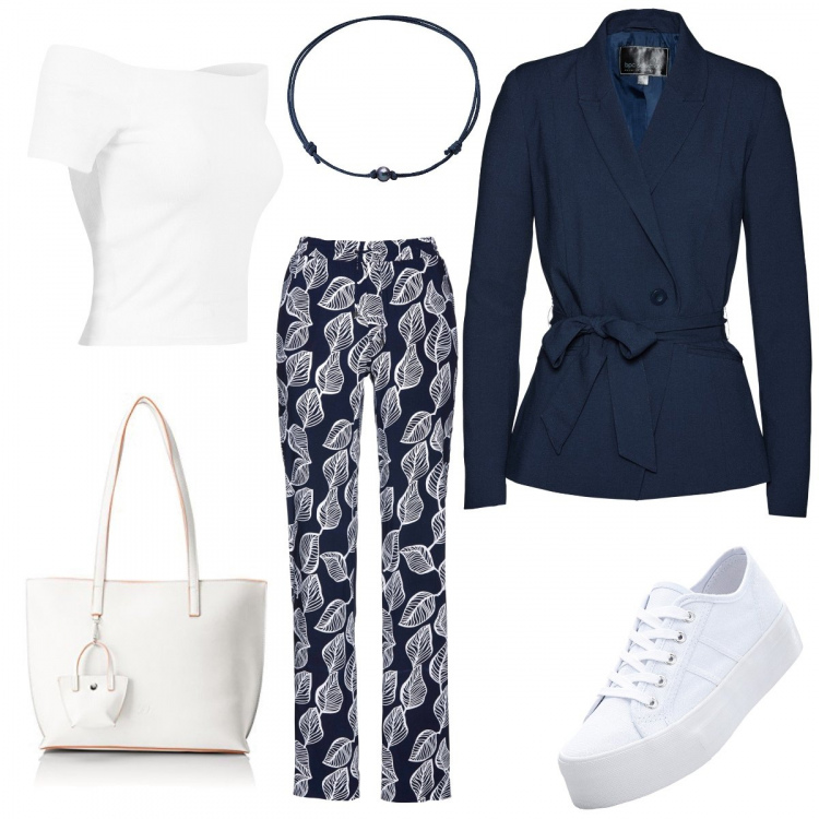 Outfit donna - Passeggiando. Stile Basic per Tutti i giorni. Abbinamento con pantaloni, sneakers, pullovers, t-shirt bianco, borsa tote in denim bianco, collana con perle girocollo blu.