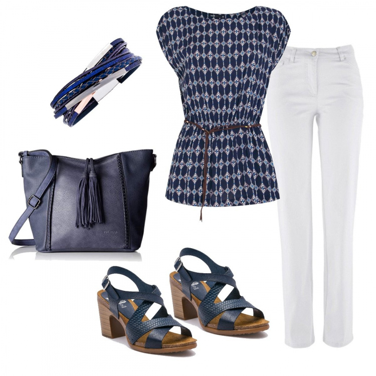 Outfit donna - A spasso in città. Stile Basic per Tutti i giorni. Abbinamento con pantaloni, bracciale blu, camicetta con stampa aderente blu, sandali motivo decorativo con fibbia e punta tonda navy, borsa a spalla blu.