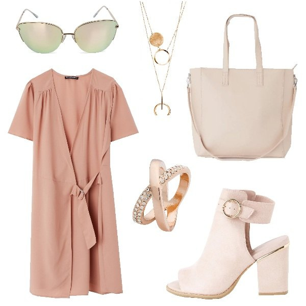 Outfit donna - L\'abito pratico. Stile Trendy per Tutti i giorni. Abbinamento con anello con strass oro, collana oro, vestito, sabot rosa, shopping bag con zip in ecopelle tinta unita rosa, occhiali da sole farfalla con zip grigio.