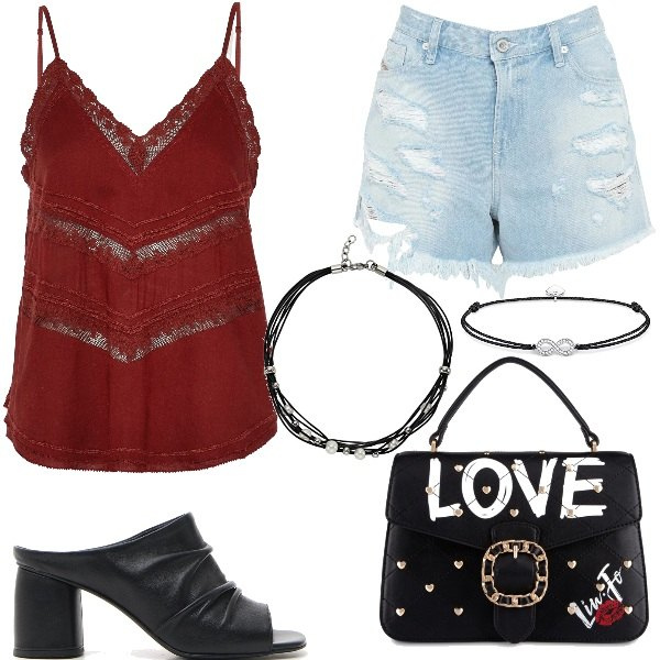 Outfit donna - Urban #4463. Stile Urban per Tutti i giorni. Abbinamento con top con pizzo scollatura profonda in viscosa tinta unita, shorts effetto strappato vita alta senza maniche con zip in denim tinta unita, sabot, borsa a tracolla con stampa e borchie con fibbia in pelle sintetica, collana, braccialetti.