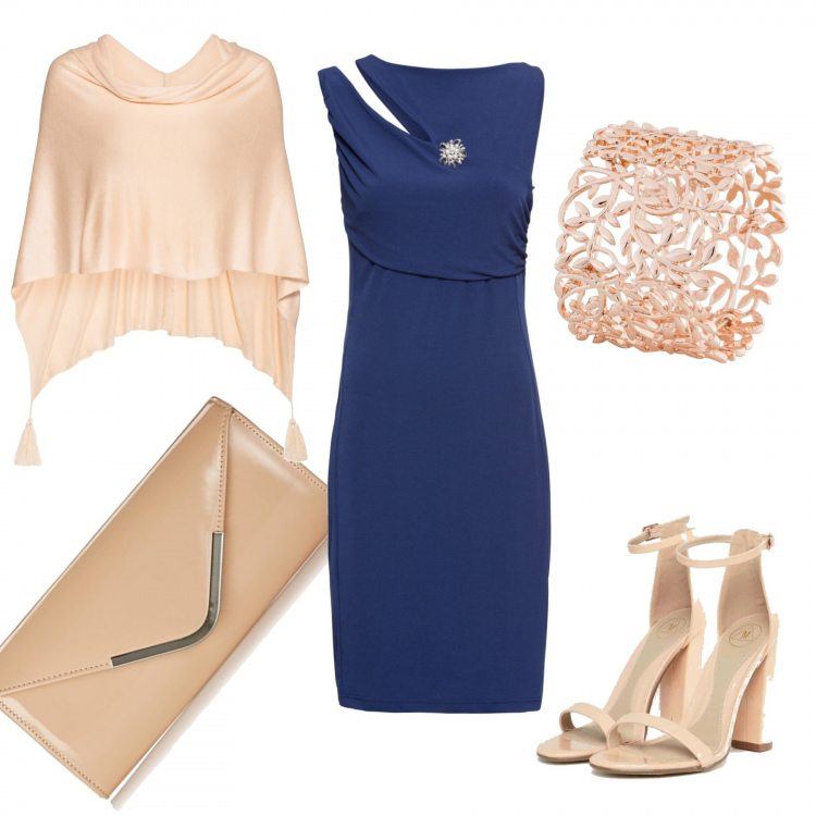 Outfit donna - Trendy #13791. Stile Trendy per Cerimonia. Abbinamento con vestiti corti, poncio in in maglia beige, bracciale, sandali con tacco largo nudo e carne, pochette beige.