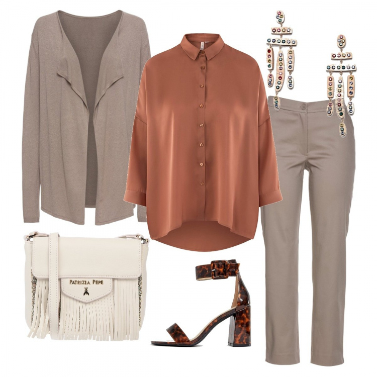Outfit donna - Colori naturali. Stile Bon Ton per Tutti i giorni. Abbinamento con borsa a tracolla petit con frange interno foderato in pelle sintetica tinta unita, maglieria, pantalone spacchetti laterali elasticizzato marrone, camicetta a giromanica aderente beige, sandali con tacco largo collo aperto, orecchini.
