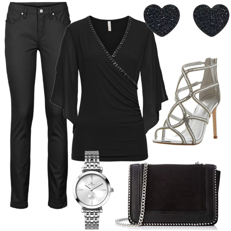 Outfit donna - Pizza con lui per curvy. Stile Chic per Serata fuori. Abbinamento con jeans, maglieria, pochette nero, sandali open toe argento, orecchini a perno con cuore, orologi analogici.