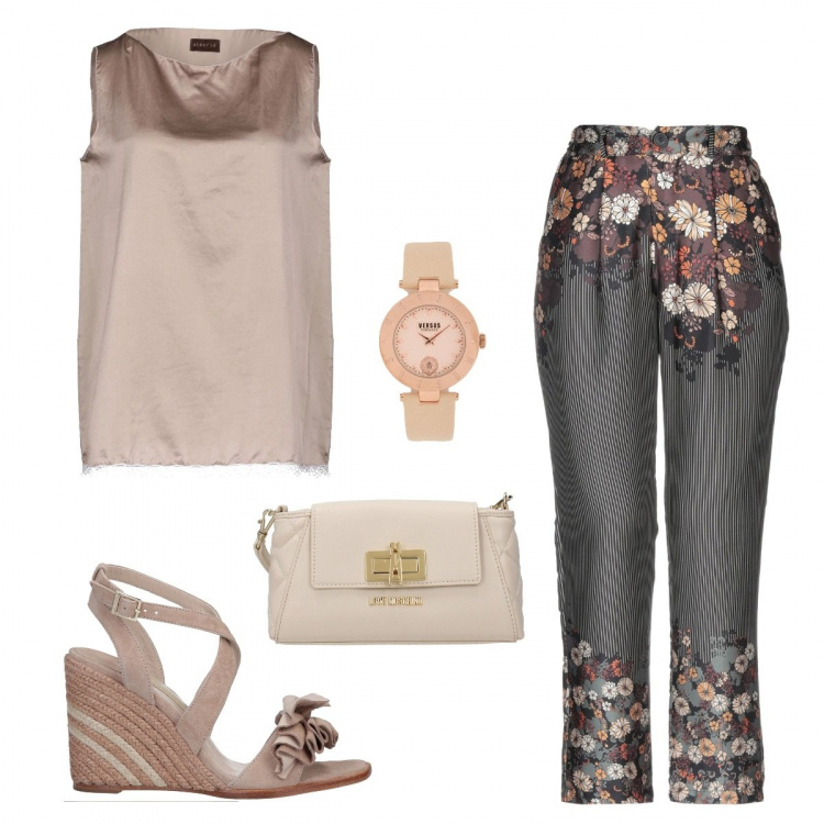 Outfit donna - Nude chic. Stile Chic per Tutti i giorni. Abbinamento con pantalone fantasia floreale con zip interno sfoderato in raso con bottoni, top con pizzo collo tondo in raso tinta unita, sandali pelle con zeppe effetto scamosciato con cinturino e punta quadrata tinta unita, orologio con cinturino, borsa a tracolla con logo frontale beige.