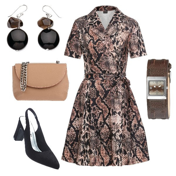 Outfit donna - Ufficio animalier stile Roberto Cavalli. Stile Etnico per Ufficio. Abbinamento con vestito animalier, décolleté pumps con cinturino nero, borsa a tracolla mini in pelle martellata con zip interno foderato tinta unita, orecchini in sterling 925 argento, orologi.