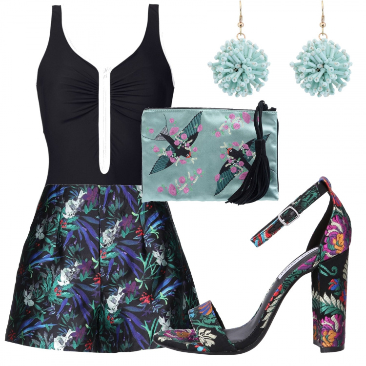 Outfit donna - Disco summer party. Abbinamento con costumi interi, sandali con tacco, shorts, borsa a mano mini con ricamo e zip interno foderato in raso con tasca interna, orecchini oro e argento.
