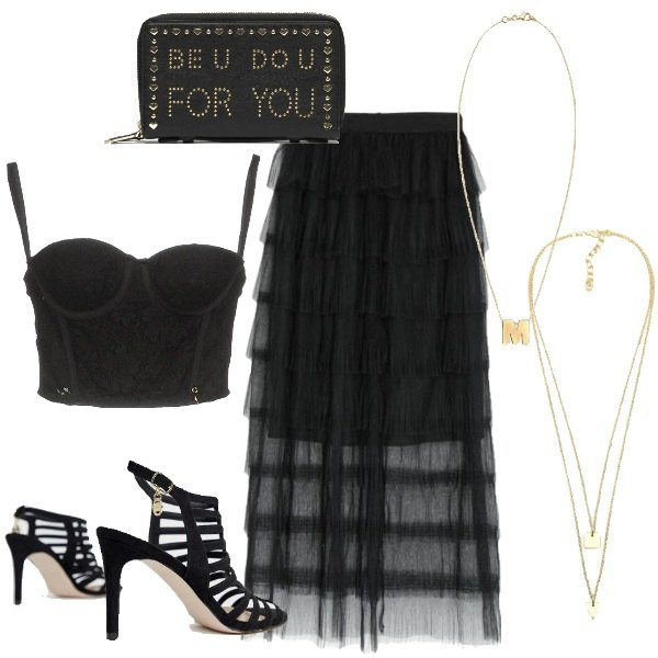 Outfit donna - The queen. Stile Sexy per Serata fuori. Abbinamento con gonna lunga interno foderato in tulle tinta unita, top con pizzo scollatura profonda senza maniche tinta unita, collana, sandali pianta larga, ciondolo, pochette con borchie e zip con scomparti nero.