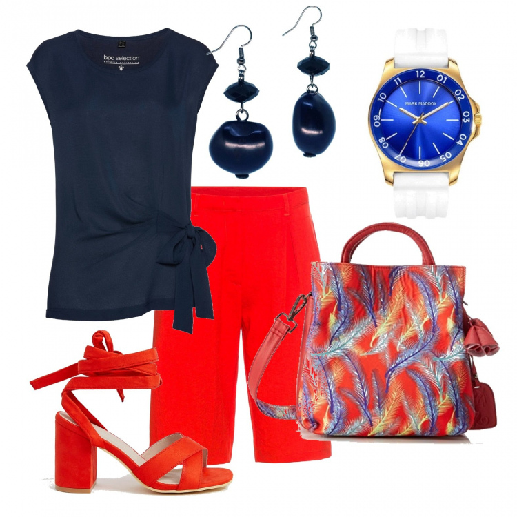 Outfit donna - Chic spendendo poco. Stile Chic per Tutti i giorni. Abbinamento con bluse, bermuda con tasche rosso, orecchini blu, borsa a spalla rosso, sandali con tacco largo collo aperto con lacci pianta larga vestibilità ampia, orologio.