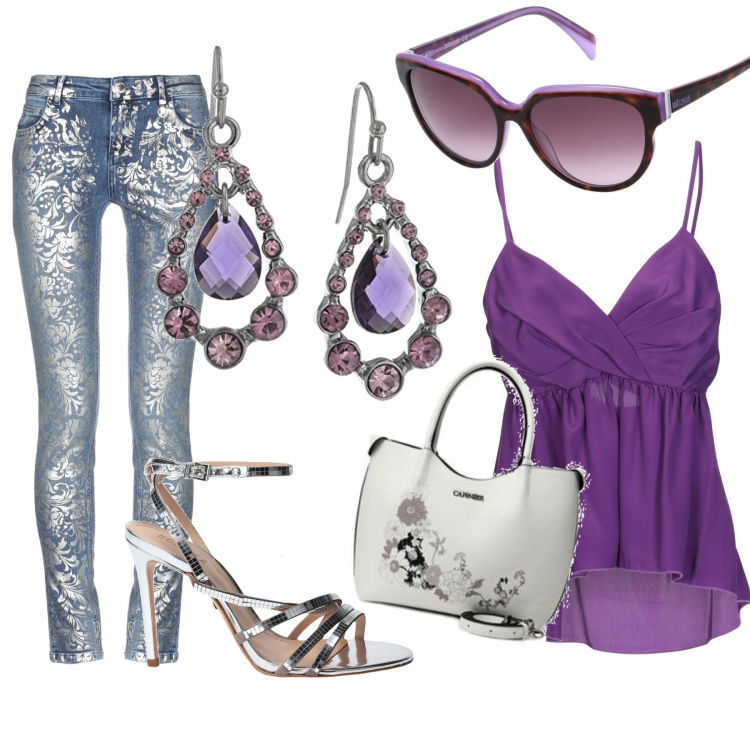 Outfit donna - Orecchini over viola. Stile Urban per Tutti i giorni. Abbinamento con jeans fantasia floreale effetto laminato con zip e bottoni, top effetto acetato scollatura profonda con zip in raso tinta unita, sandali col tacco, occhiali da sole lenti sfumate effetto acetato montatura in plastica, borsa a tracolla con zip nero e bianco, orecchini.