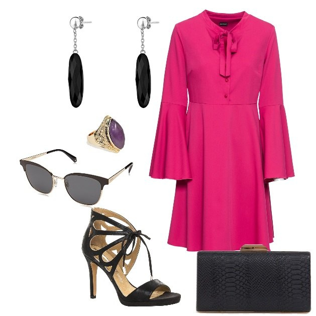 Outfit donna - Vestito FUXIA. Stile Chic per Cerimonia. Abbinamento con vestito con fiocco e scollo fucsia, sandali con punta tonda nero, pochette motivo serpente con cinturino rigido, anello oro, orecchini in argento 925, occhiali da sole.