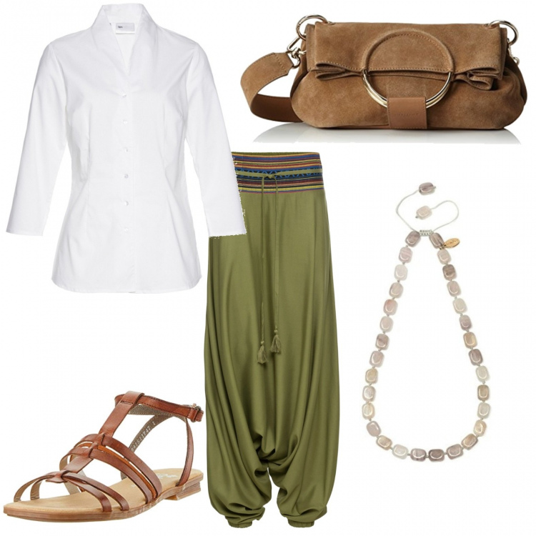 Outfit donna - Curvy. Abbinamento con camicie, pantaloni, pochette, braccialetto rosa e beige, sandali alla schiava.