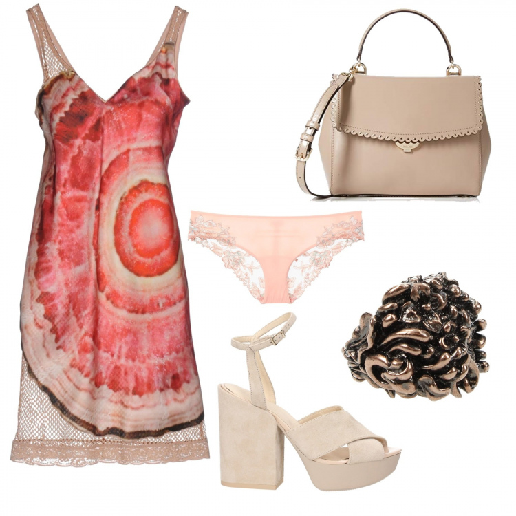 Outfit donna - Offerta di agosto: abito Givenchy. Stile Sexy per Serata fuori. Abbinamento con vestito corto a trapezio con pizzo fantasia multicolore collo a v interno sfoderato in raso vestibilità ridotta, slip con ricamo in tulle jersey, anello, sandali, borsa a secchiello beige.