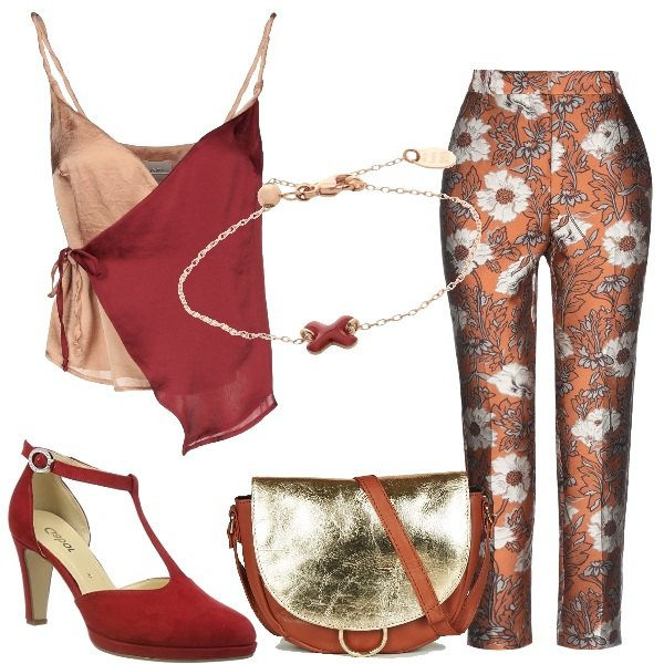 Outfit donna - Top bicolore. Stile Trendy per Serata fuori. Abbinamento con top in raso tinta unita, pantalone fantasia floreale vita alta con zip jacquard, bracciale argento, borsa a tracolla, scarpe con tacco rosso.