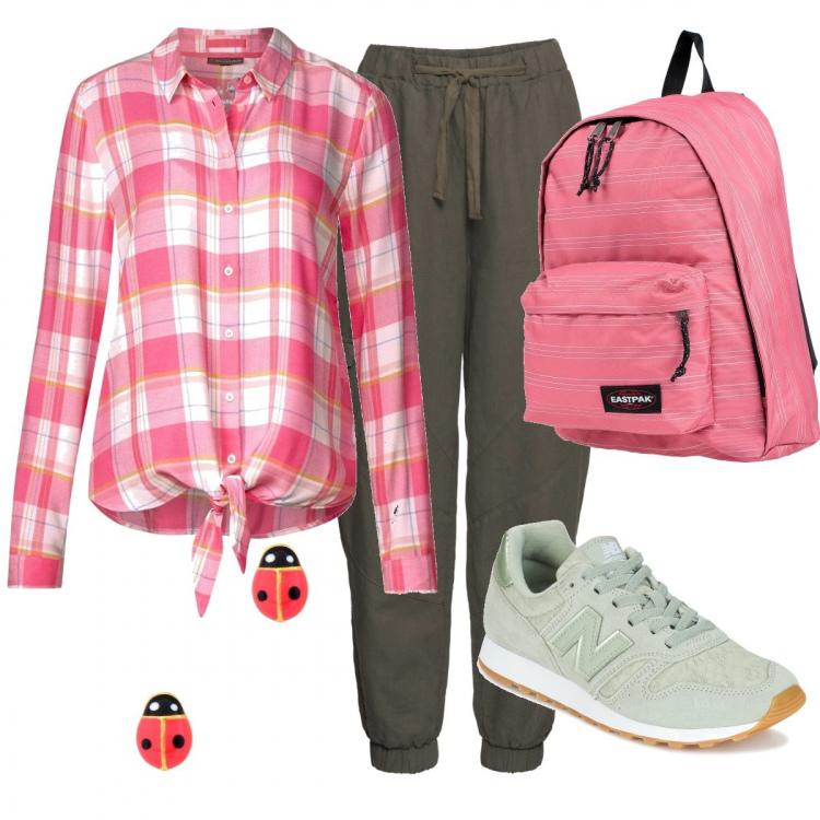 Outfit donna - Escursione in collina. Stile Basic per Tutti i giorni. Abbinamento con pantaloni, zaini, orecchini con perle e farfallina in ottone oro, scarpe verde, blusa.