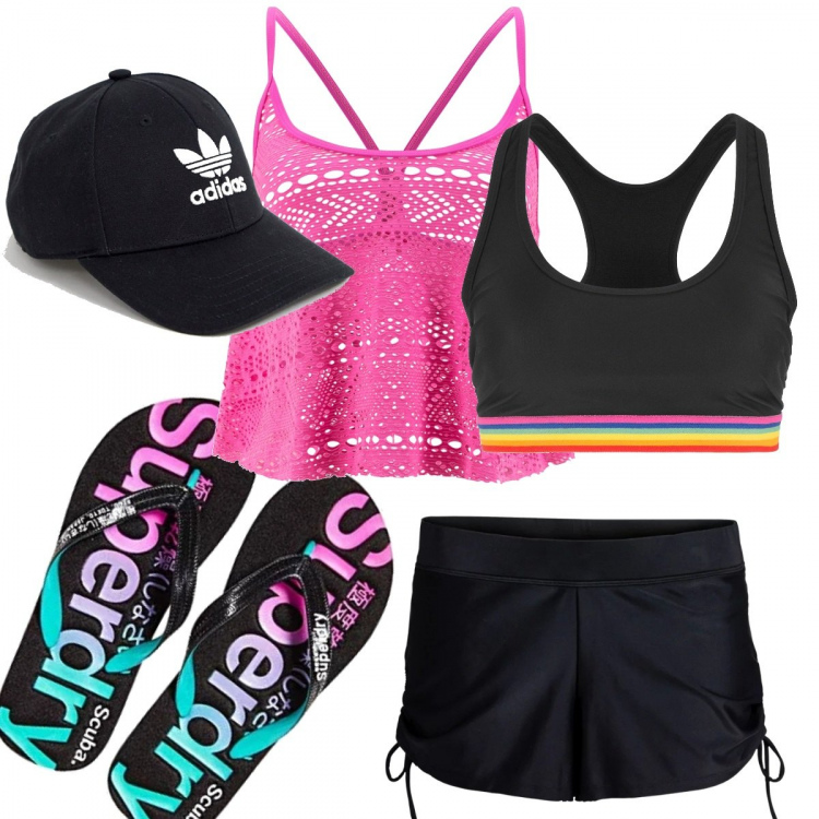 Outfit donna - Torneo di beach-volley. Stile Basic per Mare. Abbinamento con reggiseni, pantalone corto, body, infradito nero e bianco, cappello con visiera e fibbia con logo nero.
