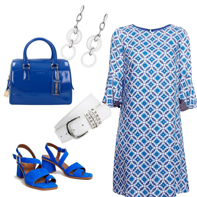 Outfit donna - Urban #6249. Stile Urban per Tutti i giorni. Abbinamento con cinture, borsa a mano, vestito blu, sandali petite effetto scamosciato con tacco largo e fasce blu, orecchini pendenti bianco.