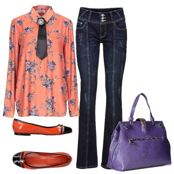 Outfit donna - Monday style - Ballerine #curvystyle. Stile Trendy per Ufficio. Abbinamento con jeans bootcut, camicia fantasia floreale collo classico a maniche lunghe con bottoni, scarpe, borsa zainetto viola.