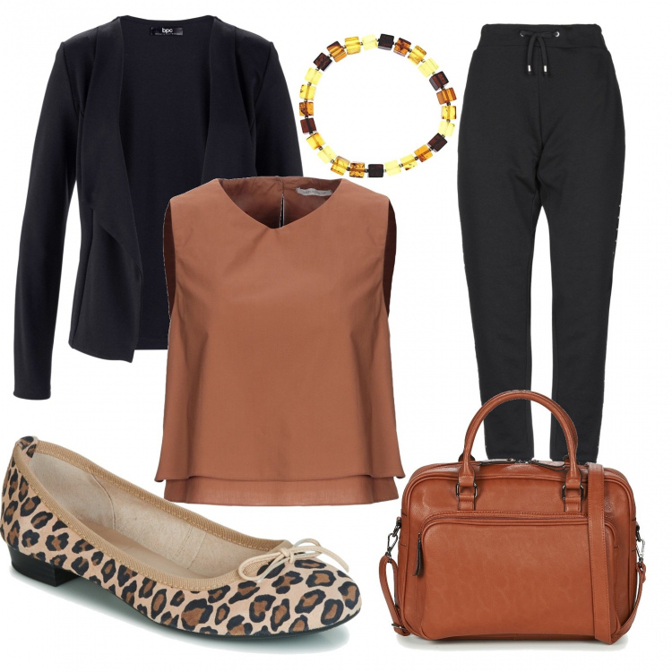 Outfit donna - #curvystyle con dettaglio animalier. Stile Basic per Ufficio. Abbinamento con blazer, top collo tondo in cotone tinta unita, pantalone lungo, borsa, ballerine, collana in argento 925.