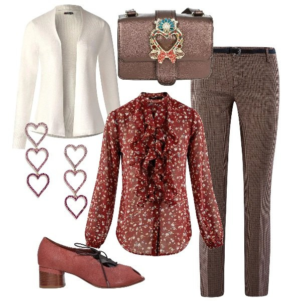 Outfit donna - Cuori d\'autunno. Stile Basic per Ufficio. Abbinamento con scarpe stringate stringate con tacco squadrato open toe tinta unita, borsa a tracolla marrone, pantalone taglio dritto con cintura aderente beige, camicetta con volant collo coreana rosso, cardigan bianco, orecchini pendenti con strass farfalla rosa e oro.